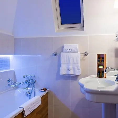 Chateau De Cocove מלון 4*