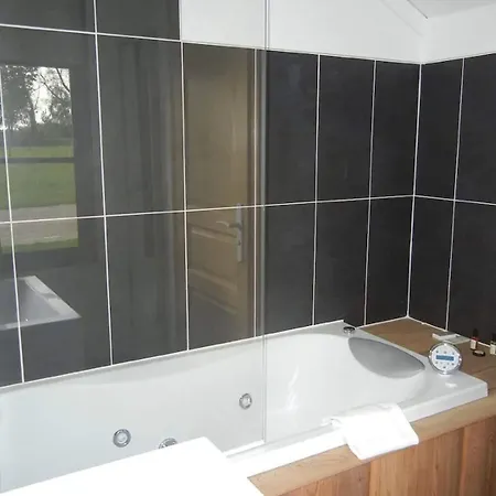 מלון Chateau De Cocove 4*